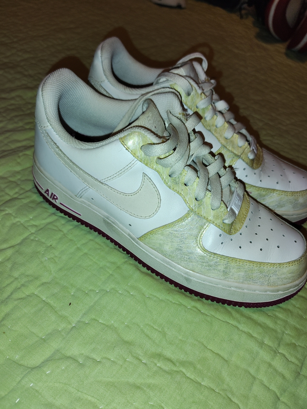 Nike White and Pale Green Men's Athletic Sneakers